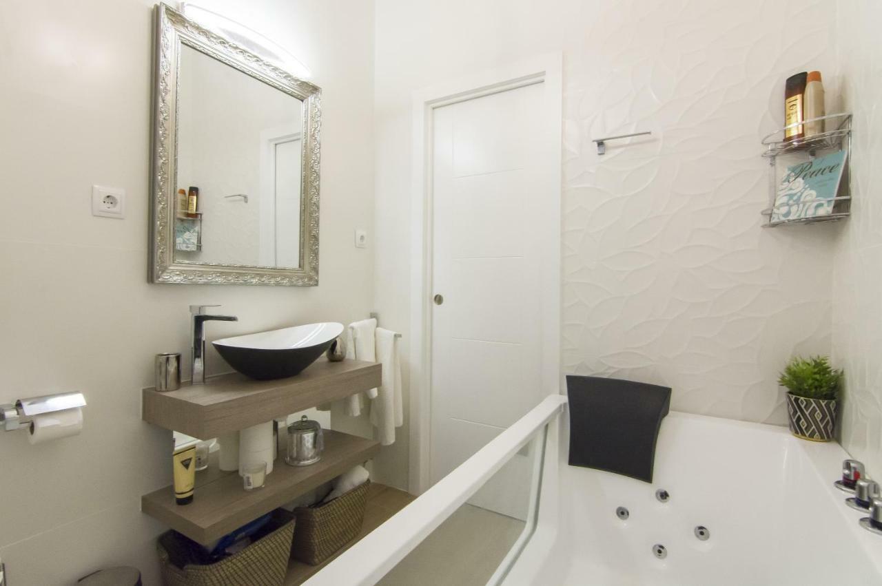 Sol Luxury Suites Madrid Exterior photo